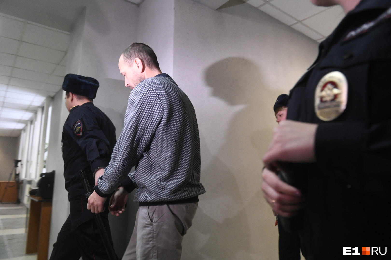Отец ареста. Суд над сектантами. Ромыч Екатеринбург задержан. Секретный агент арестовал батюшку.