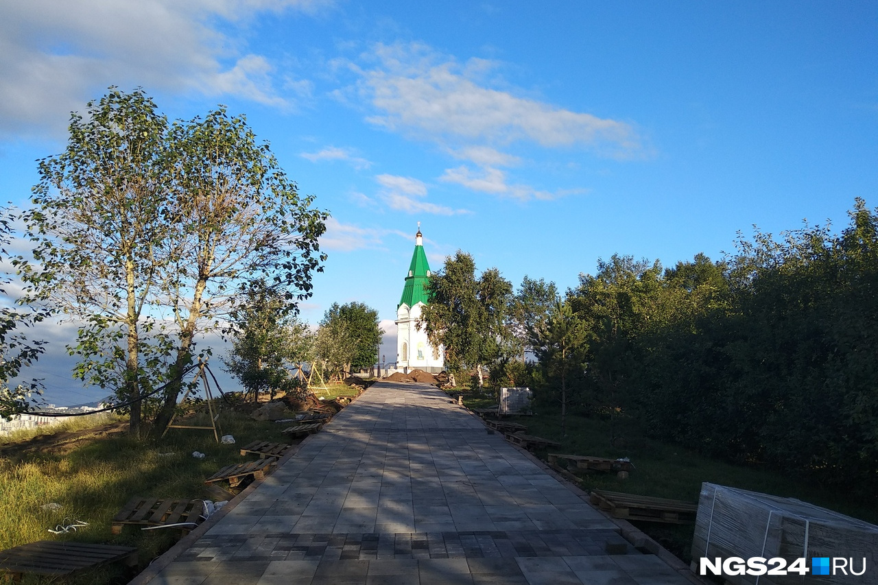 Покровская гора Красноярск ночью