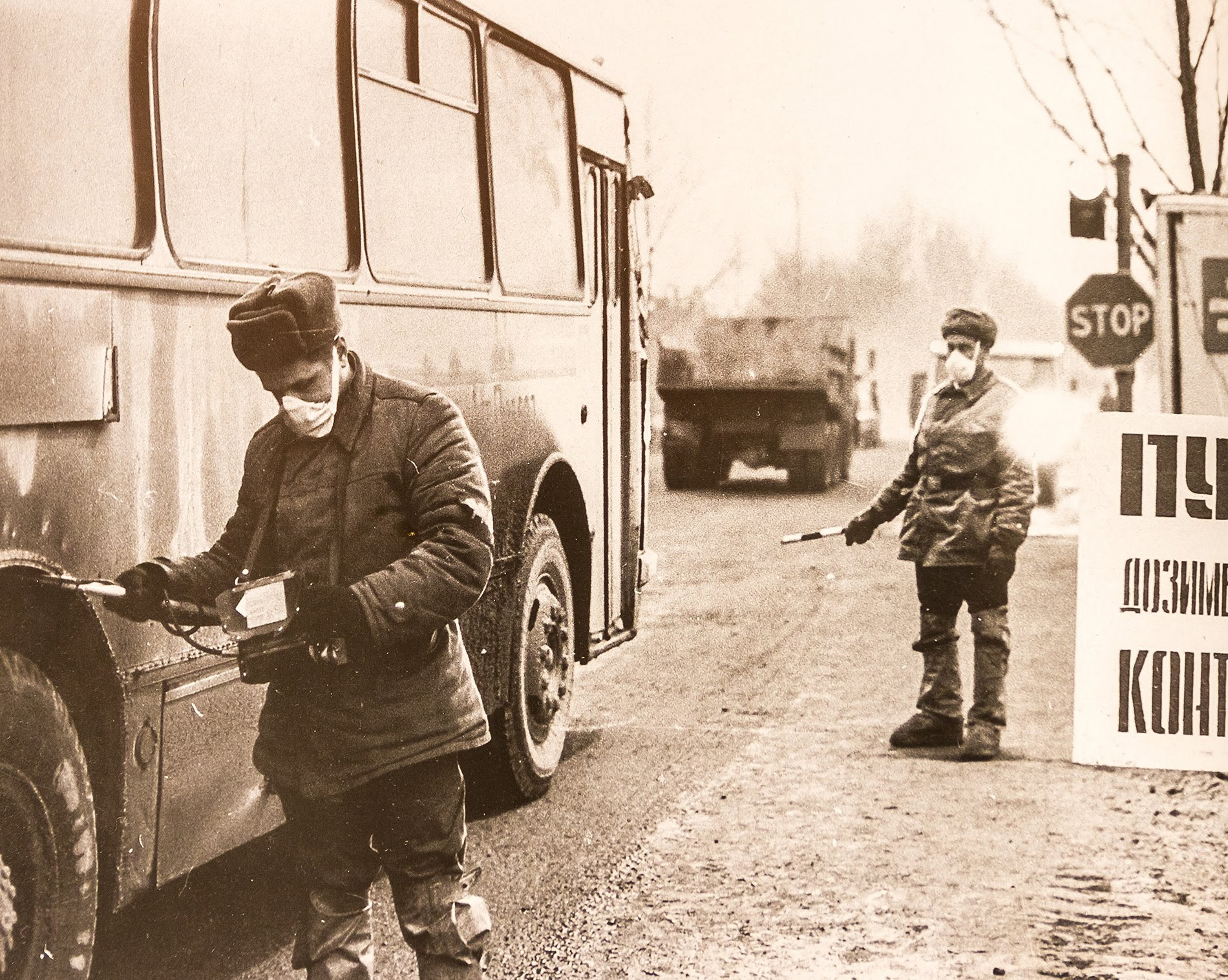 Город припять эвакуация. Чернобыль эвакуация 1986. Чернобыль 1986 эвакуация населения. Припять эвакуация 1986. Автобусы Чернобыль 1986.