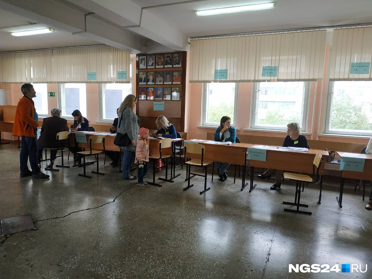 Избирательный участок в школе <nobr class="_">№ 24</nobr> в Светлогорском переулке