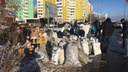 В Самаре на пересечении Московского шоссе и Димитрова появились огромные мешки с мусором