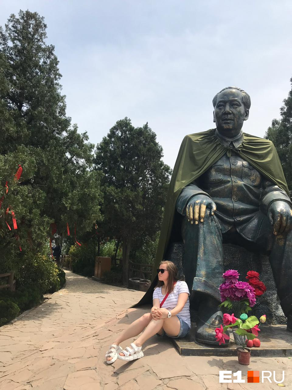 В Чжэнчжоу стоит памятник Мао Цзэдуну В Чжэнчжоу стоит памятник Мао Цзэдуну