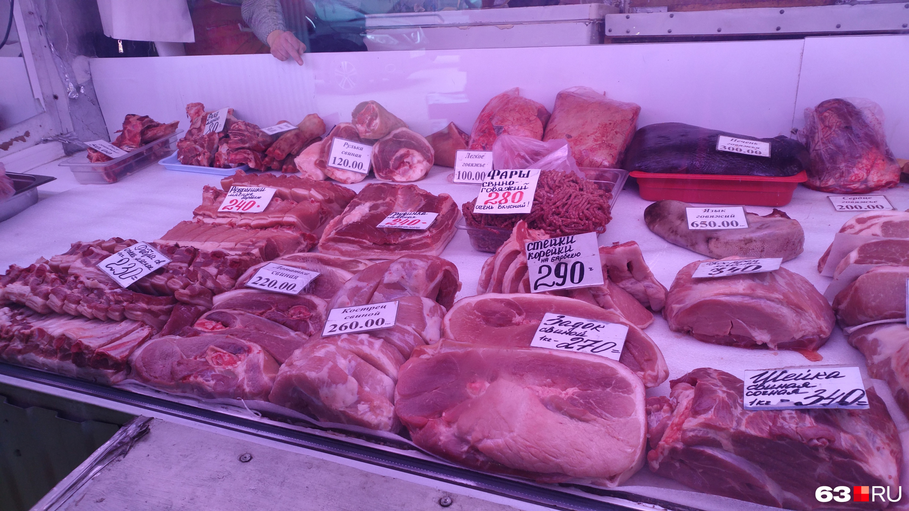 Продавцы заверяют, что продают свежее, а не размороженное мясо