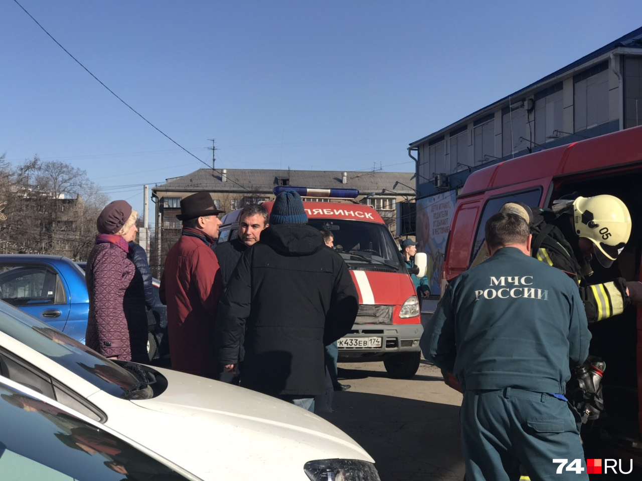 Глава Ленинского района прибыл к месту пожара Глава Ленинского района прибыл к месту пожара