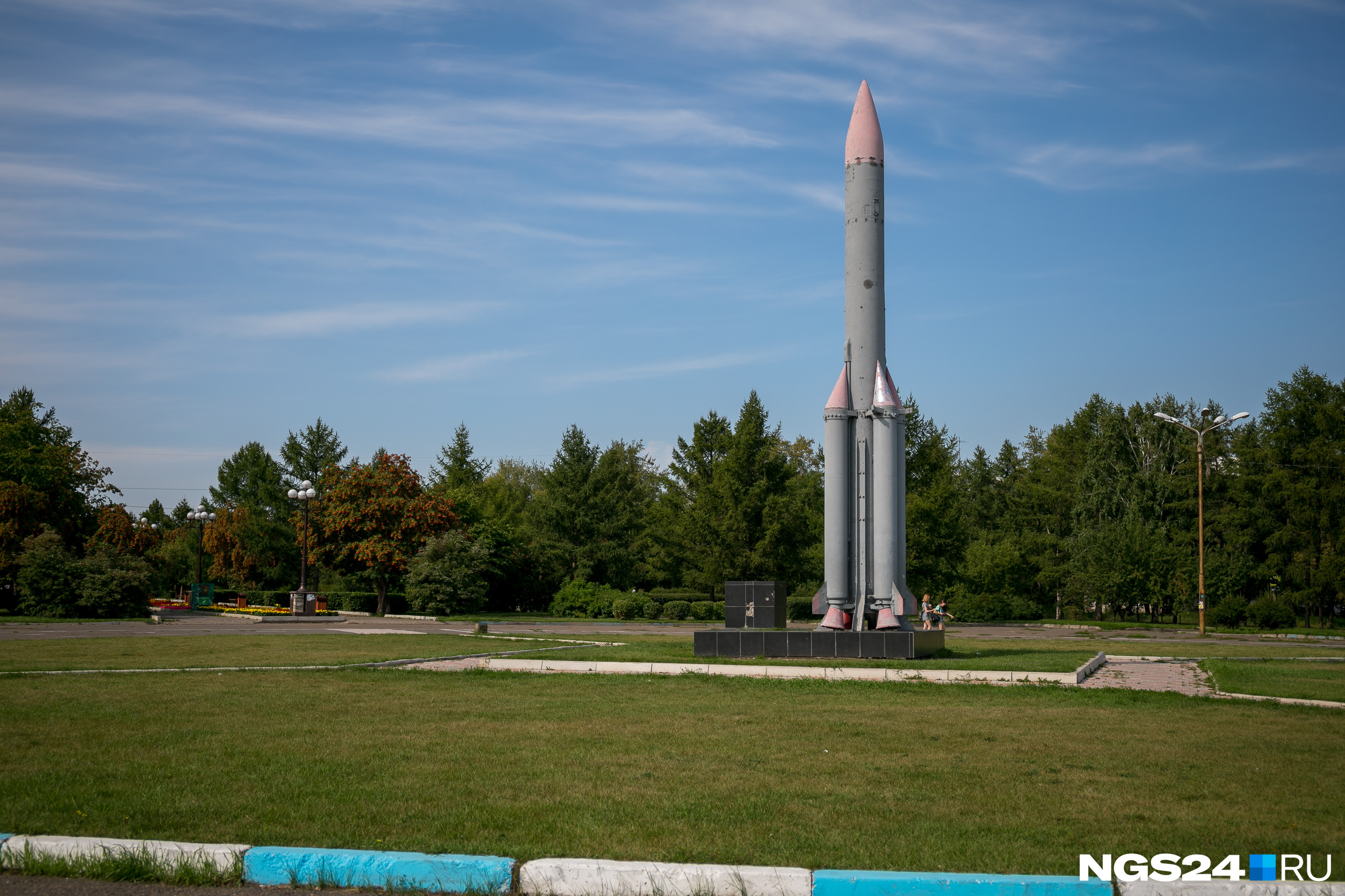 Ракету планировали подсветить, но пока этого нет Ракету планировали подсветить, но пока этого нет