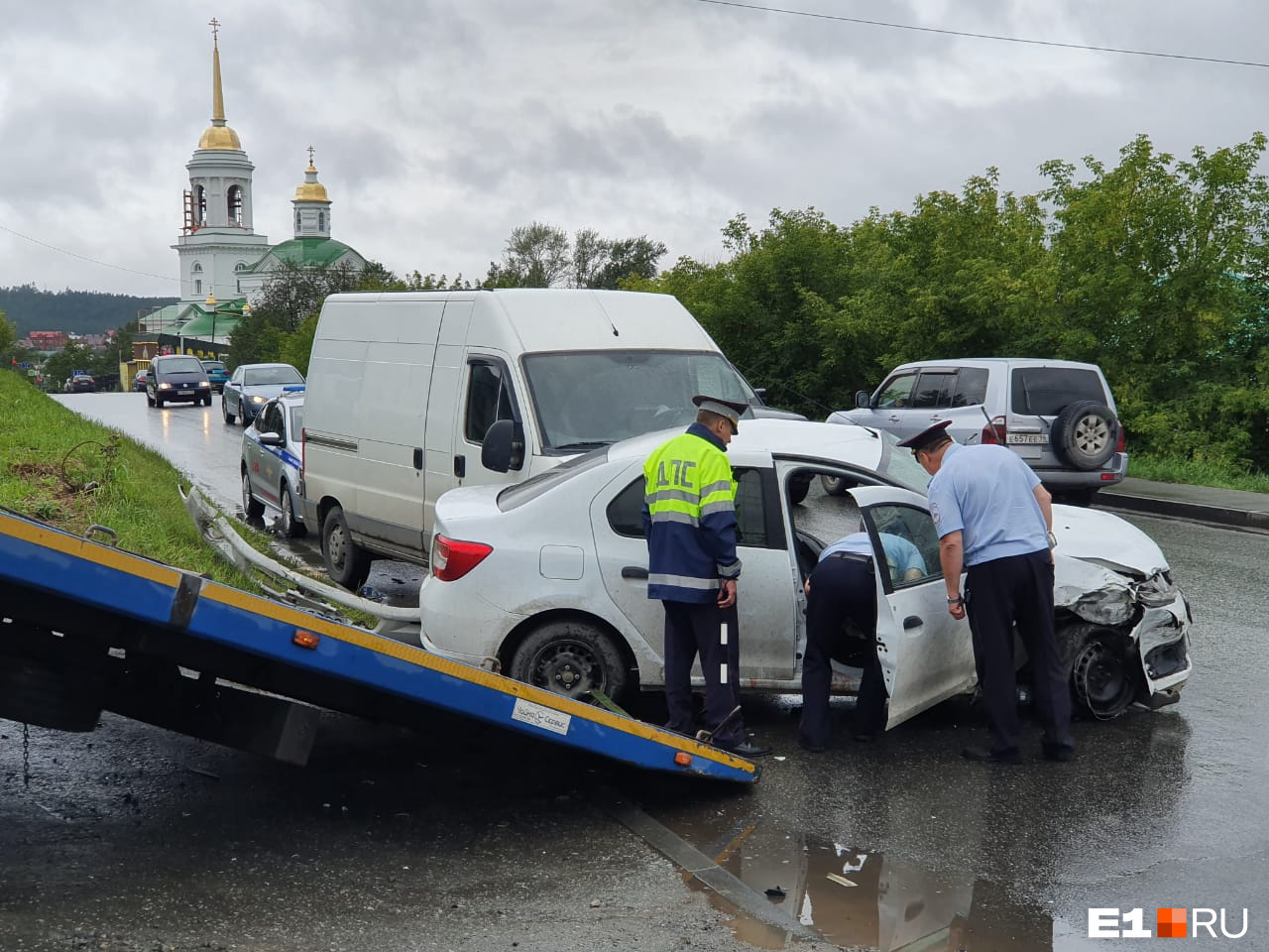 Е1 новости екатеринбурга происшествия. Е1 Екатеринбург аварии вчера. Е1 Екатеринбург транспортные аварии.