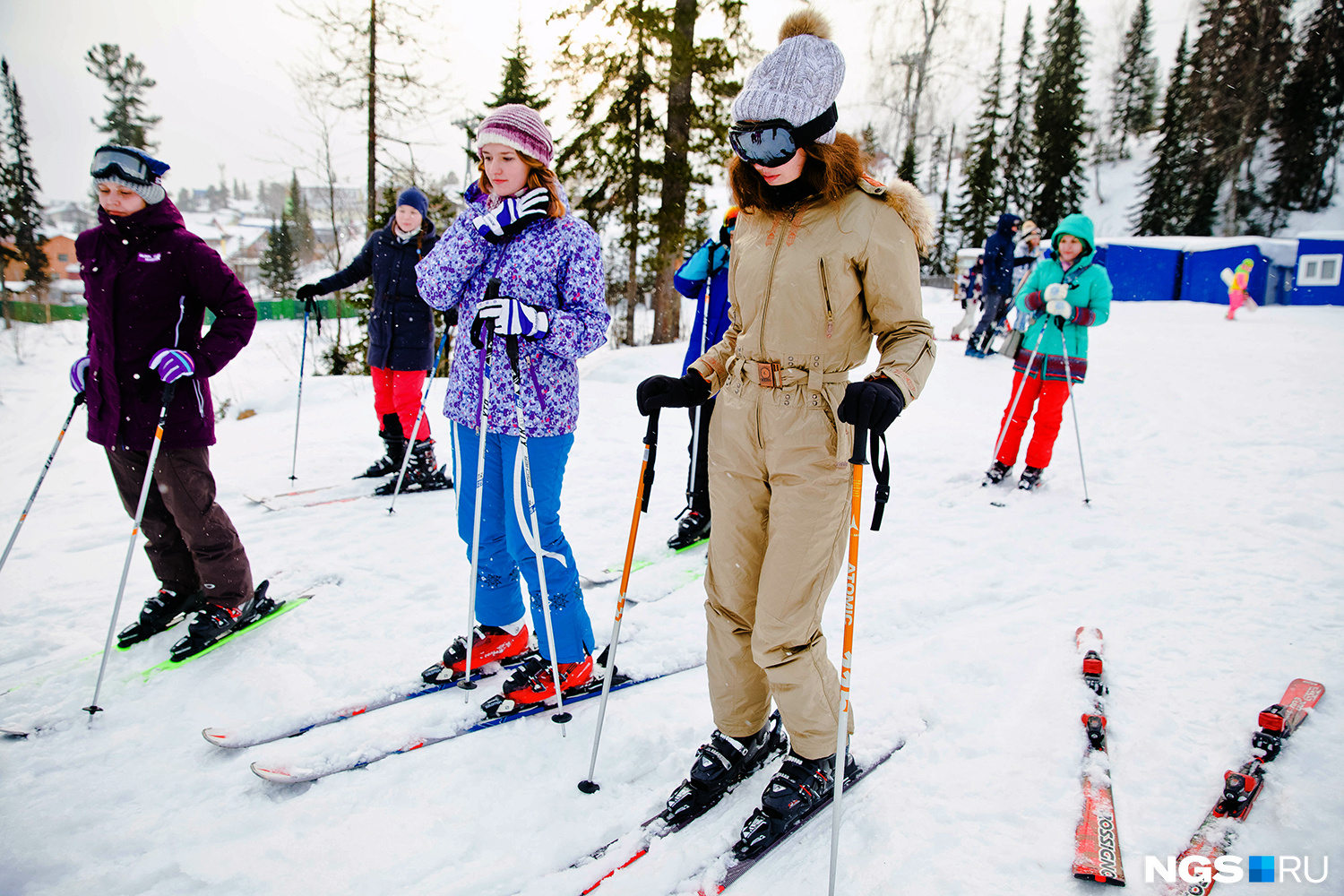 Лагерь в Шерегеше. Шерегеш фото семьи на лыжах. События соревнования дети Азии Шерегеш. День рождения Шерегеша 43 года.