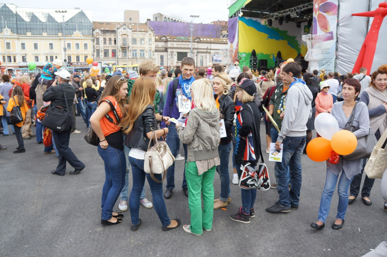 Наталья (в центре в зеленых штанах) на фестивале «МаГИСтраль» во Владивостоке, который она придумала и организовала
