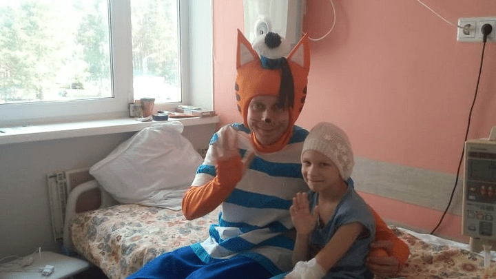 Девочку, у которой после падения выросла опухоль над губой, перевели на лечение в Москву