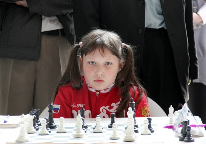 Вот такими глазами девятилетняя Катя смотрела на Гарри Каспарова, когда тот решил предложить ничью