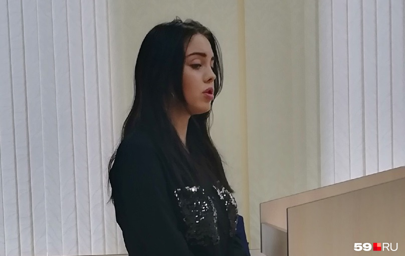 Девушка утверждает, что Сергей Каштанов ударил её кулаком по челюсти