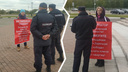 Обманутые дольщики в Ярославле пикетировали форум, где собрались толпы чиновников
