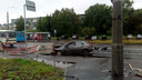 «Выбросило из машины»: иномарка врезалась в дорожное ограждение на Ленинградском проспекте