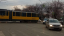 Застрявшие в час пик: трамвай попал в ДТП и перегородил улицу Станиславского