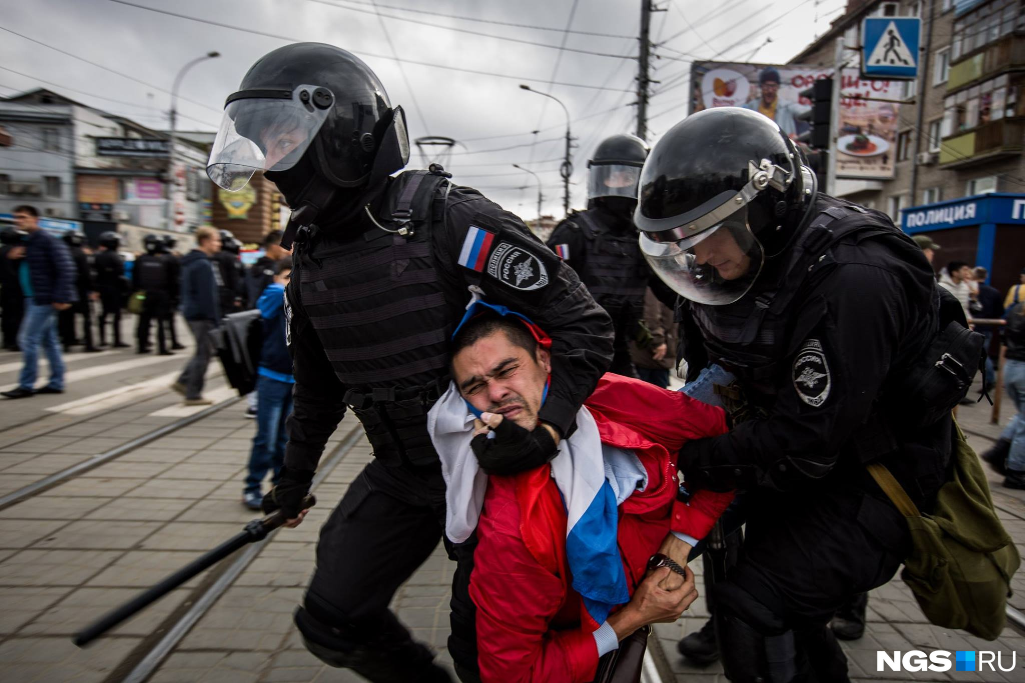 Тысячи новосибирцев вышли на митинг против пенсионной реформы, но встретили <a href="https://ngs.ru/text/gorod/2018/09/09/65365691/" target="_blank" class="_">жёсткое сопротивление полиции</a> Тысячи новосибирцев вышли на митинг против пенсионной реформы, но встретили <a href="https://ngs.ru/text/gorod/2018/09/09/65365691/" target="_blank" class="_">жёсткое сопротивление полиции</a>