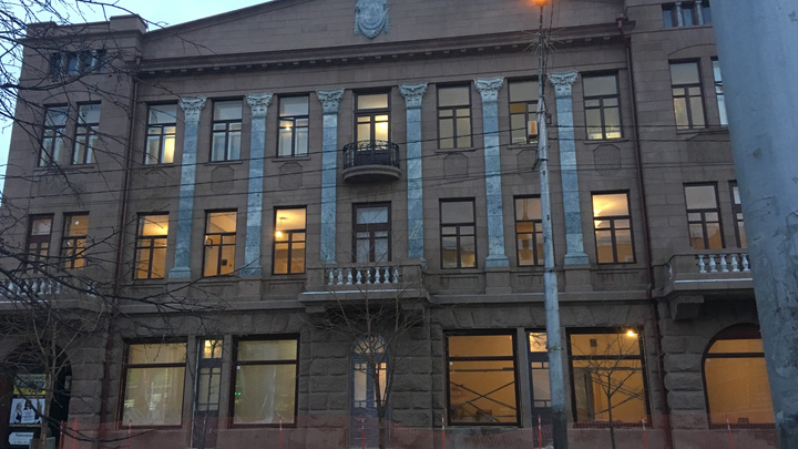 Спустя 6 лет после пожара восстановлено историческое здание театра Пушкина