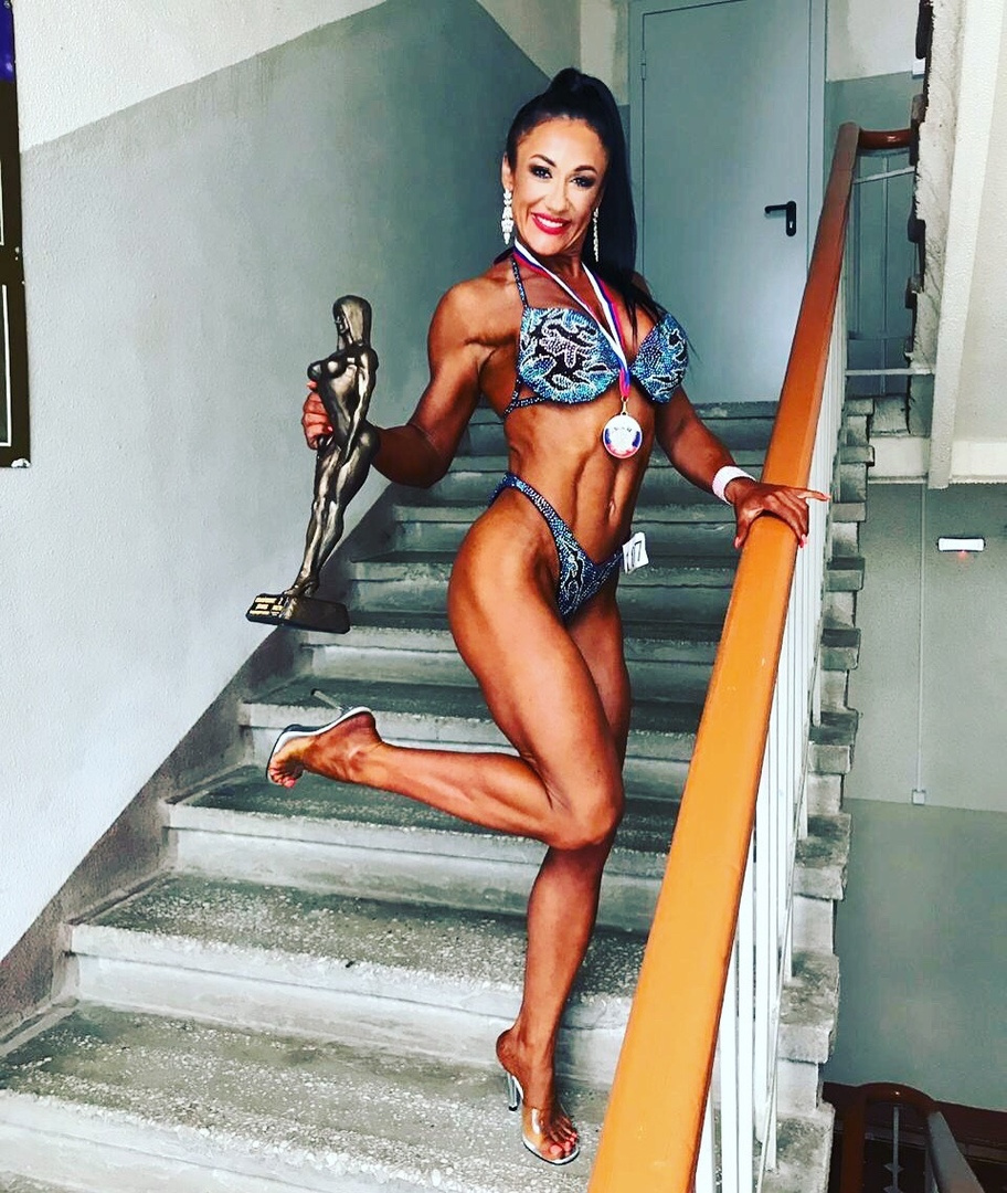 Елена стала серебряной призеркой открытого чемпионата Дзержинска по бодибилдингу и фитнесу 2019 года в абсолютной категории «бодифитнес»