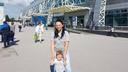 «Меня ребёнок ждёт, пустите»: пассажирку с маленькой дочерью не пустили на рейс в Толмачёво