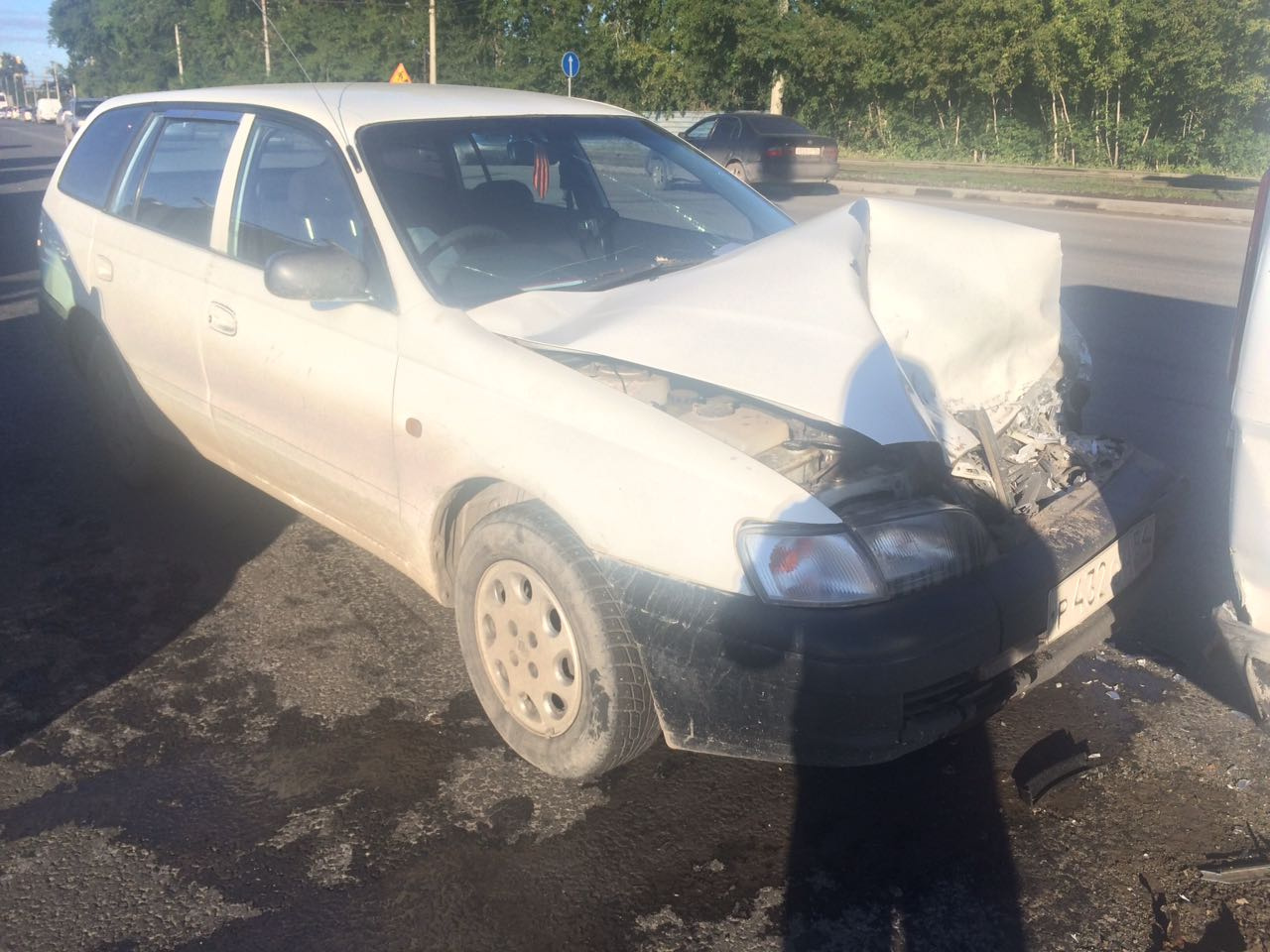 Разбитая Toyota Caldina