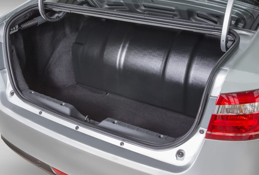 Ещё одна проблема автомобилей с ГБО — уменьшение объёма багажника. У Vesta CNG он сокращается с 480 до 360 литров