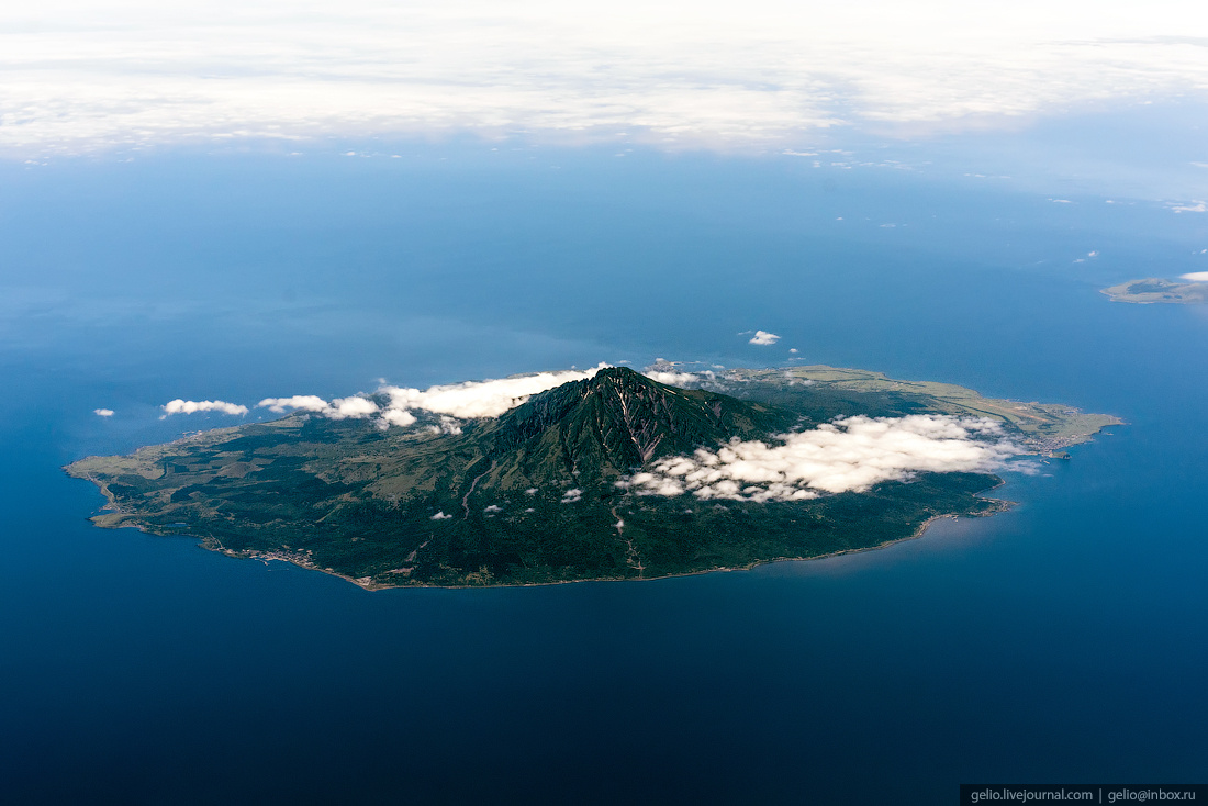 Японский остров Рисири —  по сути, это погруженный в море конус вулкана