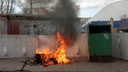 В Омске начали гореть евроконтейнеры для мусора