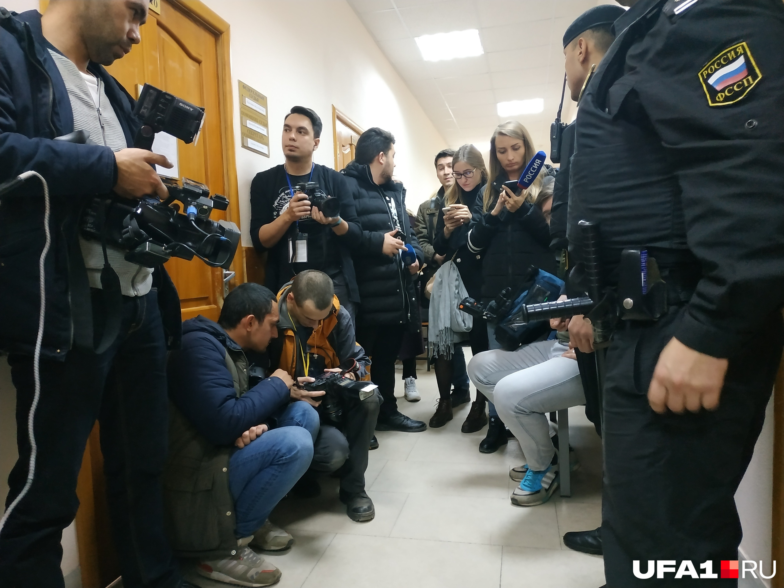 Корреспонденты ждут оглашения приговора в Кировском районном суде 