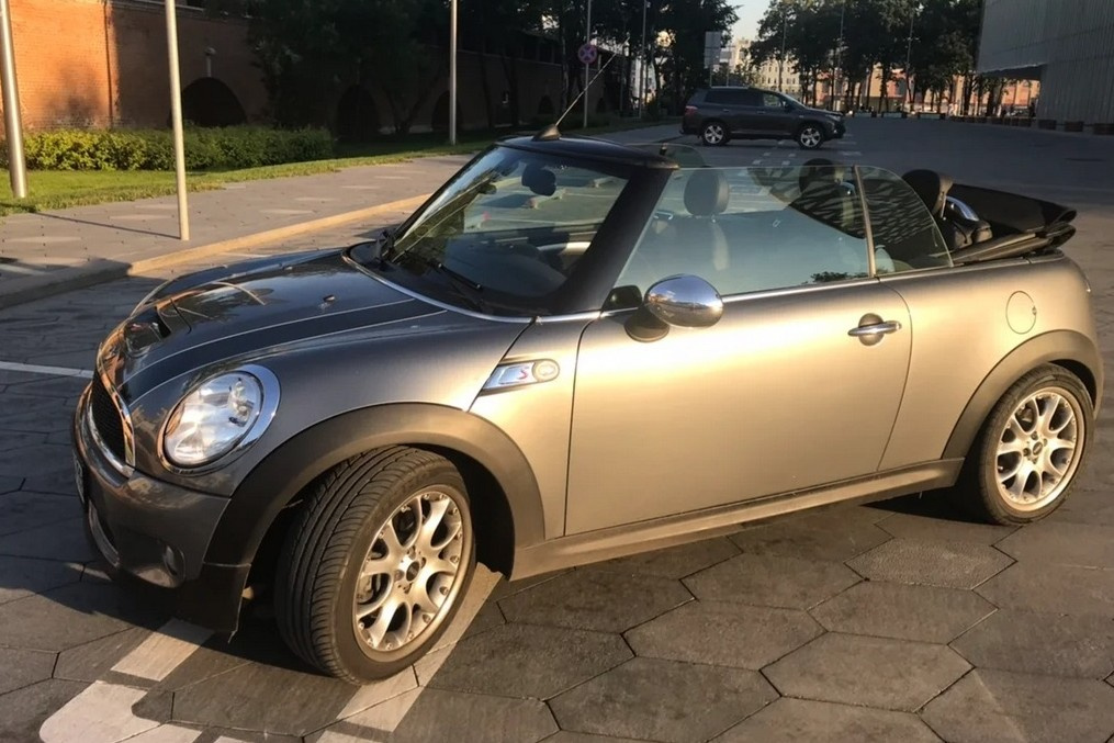 Mini Cooper в кузове «кабриолет» обещает все мыслимые удовольствия от вождения. Включая кайф от удобства парковки Mini Cooper в кузове «кабриолет» обещает все мыслимые удовольствия от вождения. Включая кайф от удобства парковки