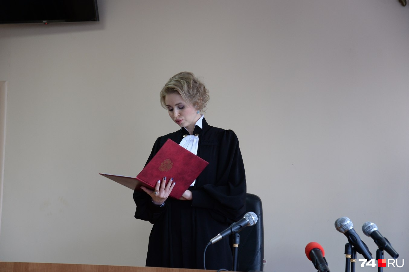 Судья Инна Маркова нашла доводы стороны защиты убедительными и вернула дело прокурору