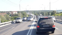Водители встали в длинную пробку из-за аварии на Бердском шоссе