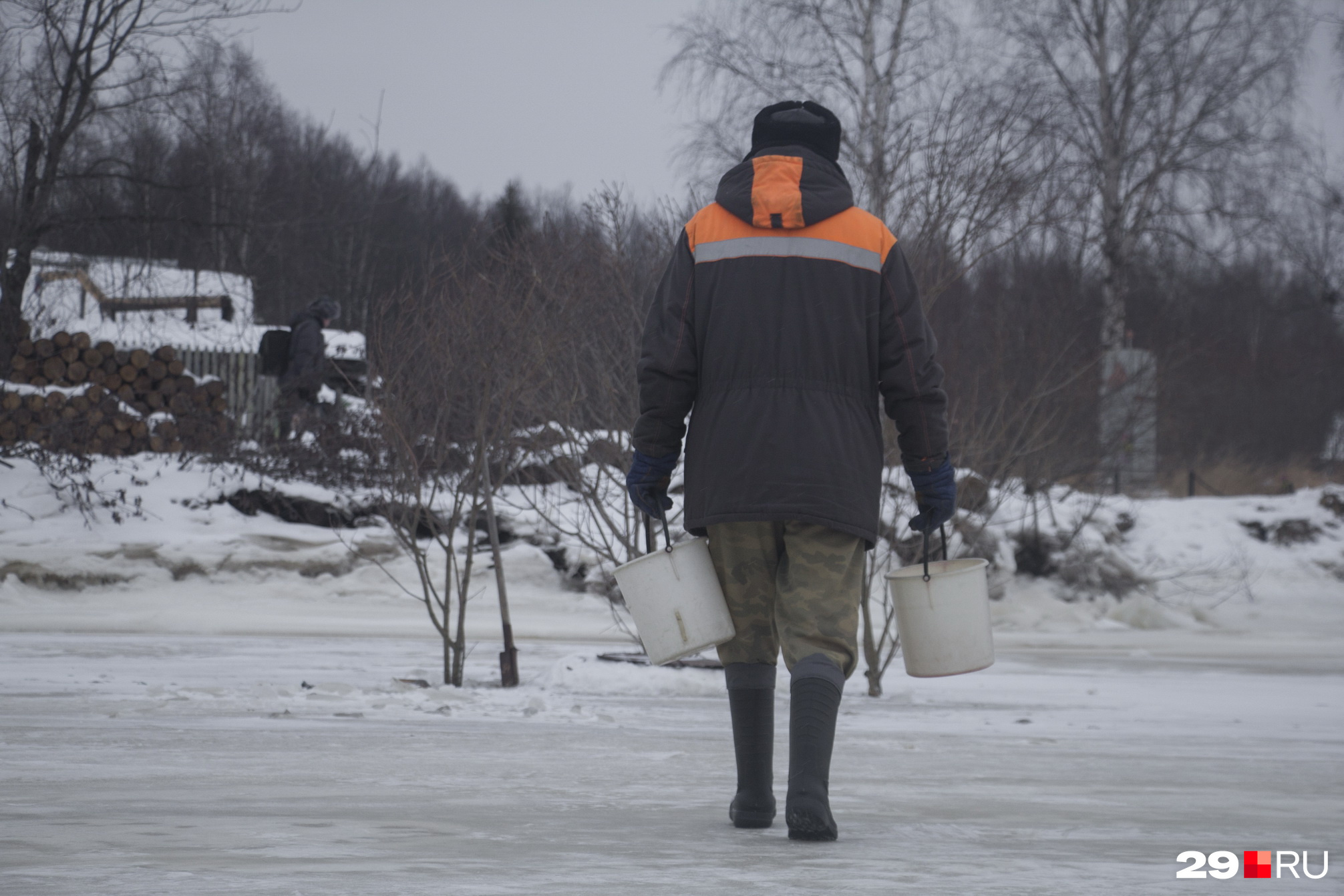 В деревне есть чем заняться зимой, считают местные. На рыбалку сходить, за водой сбегать, печь растопить