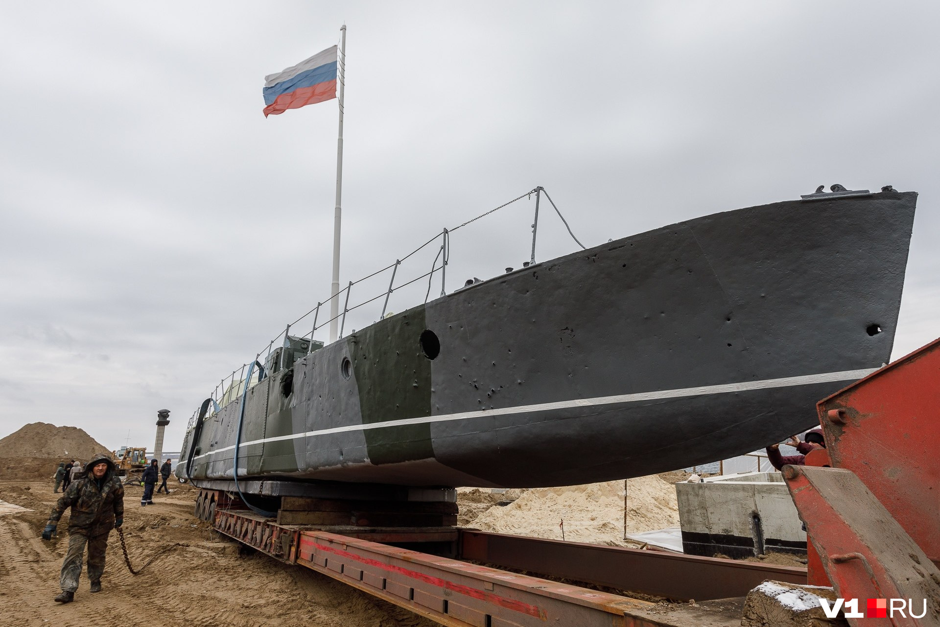 памятник бк 31 волгоград. бронетанкер бк 31 волгоград. бк 31 волгоград. мемориальный комплекс бронекатер волгоград. катер бк 31 волгоград.