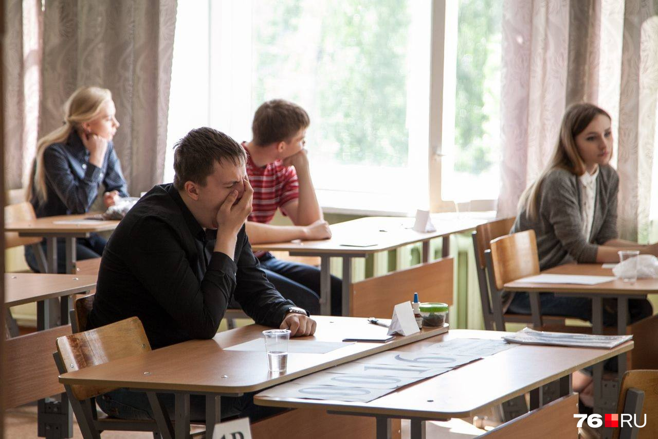 Городской школьник. Школьники. Экзамен 11 класс. Старшие школьники. 11 Классники на ЕГЭ.