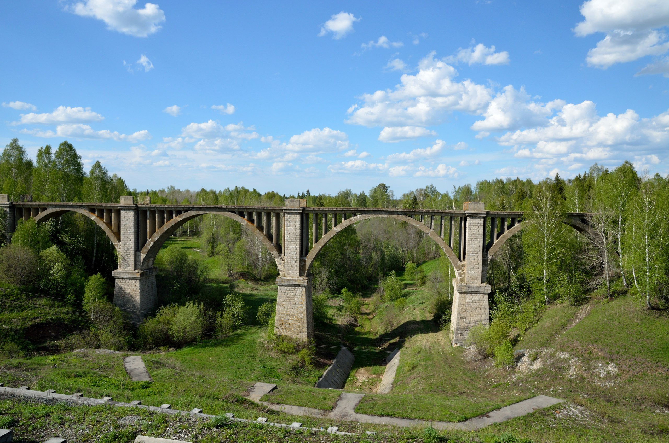 Неподалеку. Пудлинговый мост Красноуфимск. Мост Красноуфимск виадук. Виадук в поселок Пудлинговый.. Пудлинговый мост в Свердловской области.