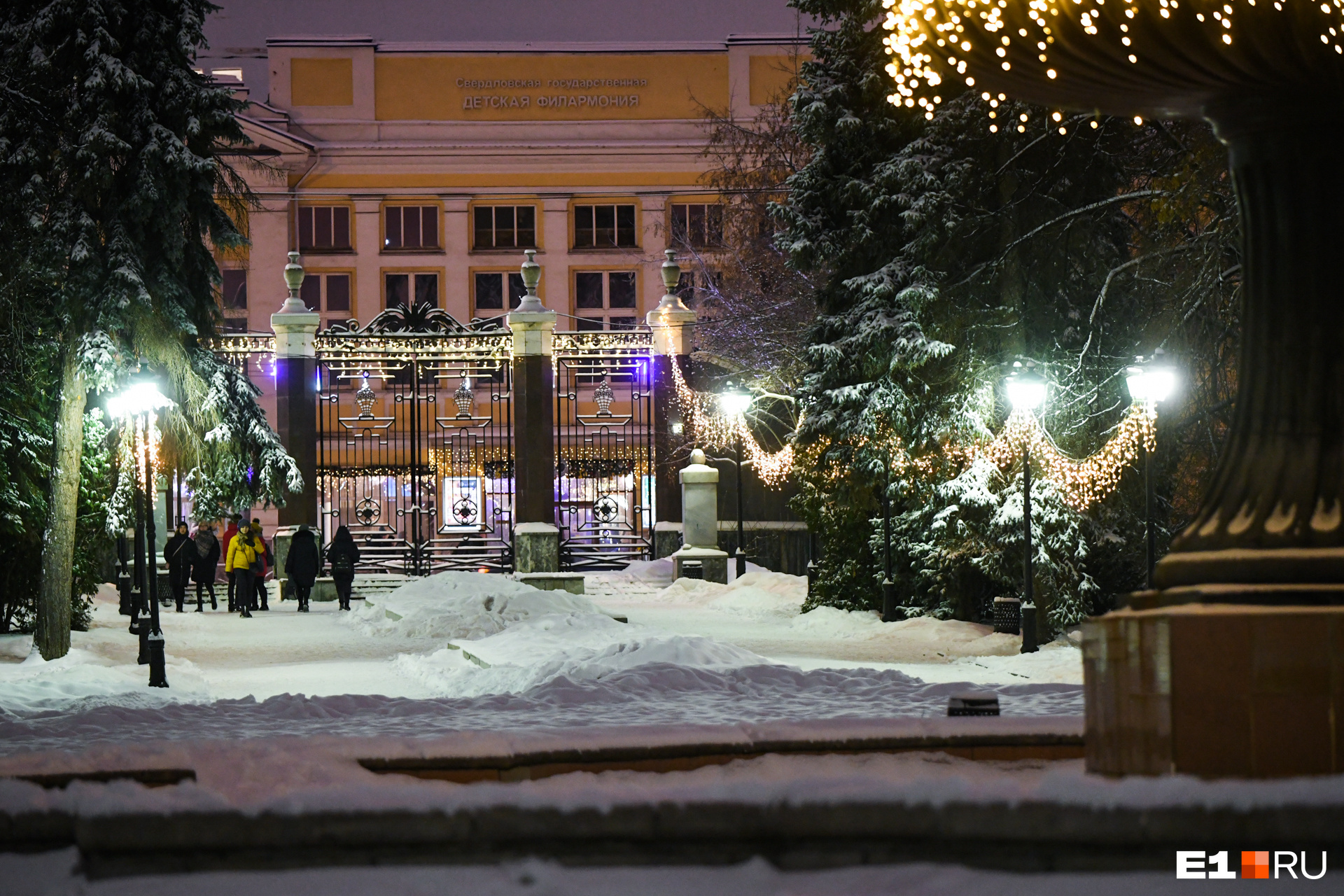 Екатеринбург на новый год. Новогодний Екатеринбург фото улиц.