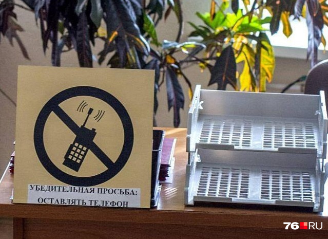 Людей с мобильниками у себя в кабинете Ринат Бадаев не жаловал