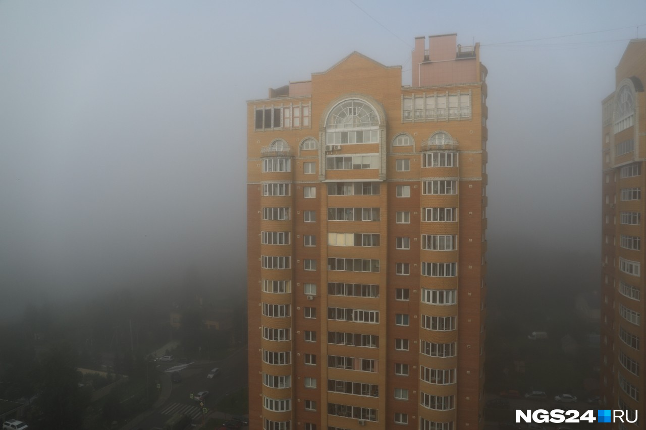 Особенно эффектно смотрится туман с верхних этажей