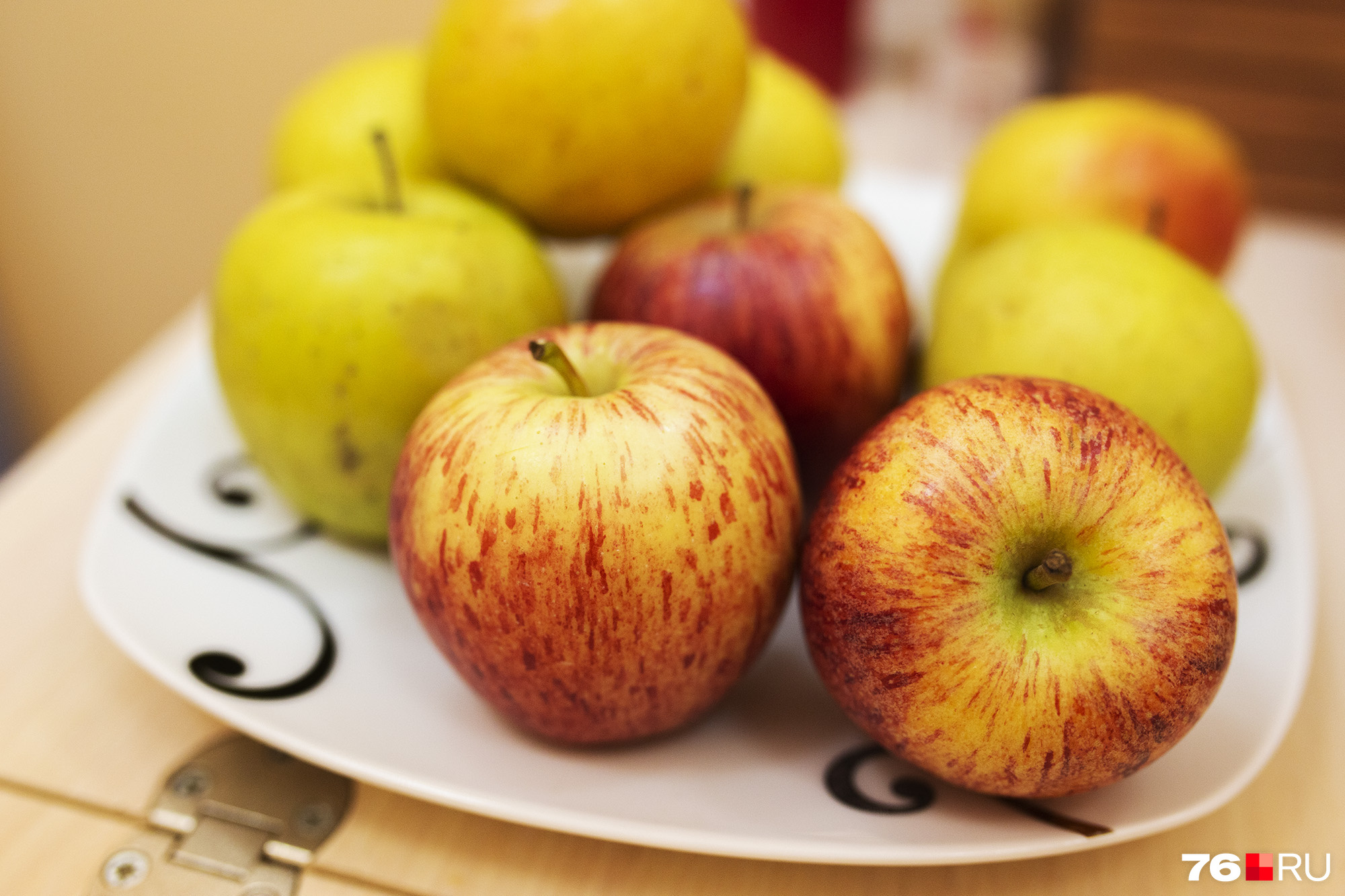 Чтобы не заболеть, осенью стоит есть побольше богатых витаминами овощей и фруктов