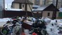 В Ростове банкротящиеся коммунальщики оставили 14-подъездный дом в завалах мусора и без дворников