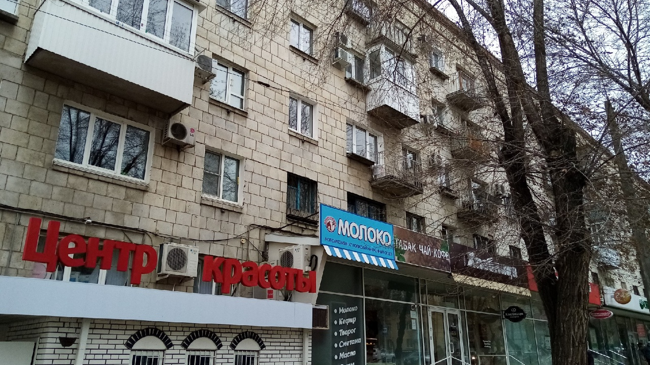 Из-за крупной аварии в центре Волгограда до полудня без света остались банки и магазины