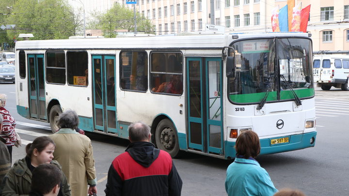 Поедем по-новому: автобусы и троллейбусы изменят маршруты из-за репетиции парада