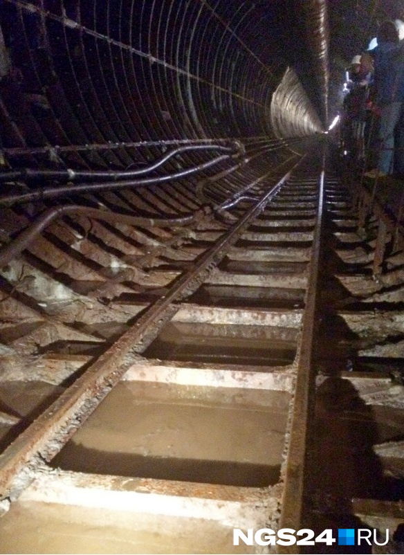 Рельсы в тоннеле от Высотной до Копылова