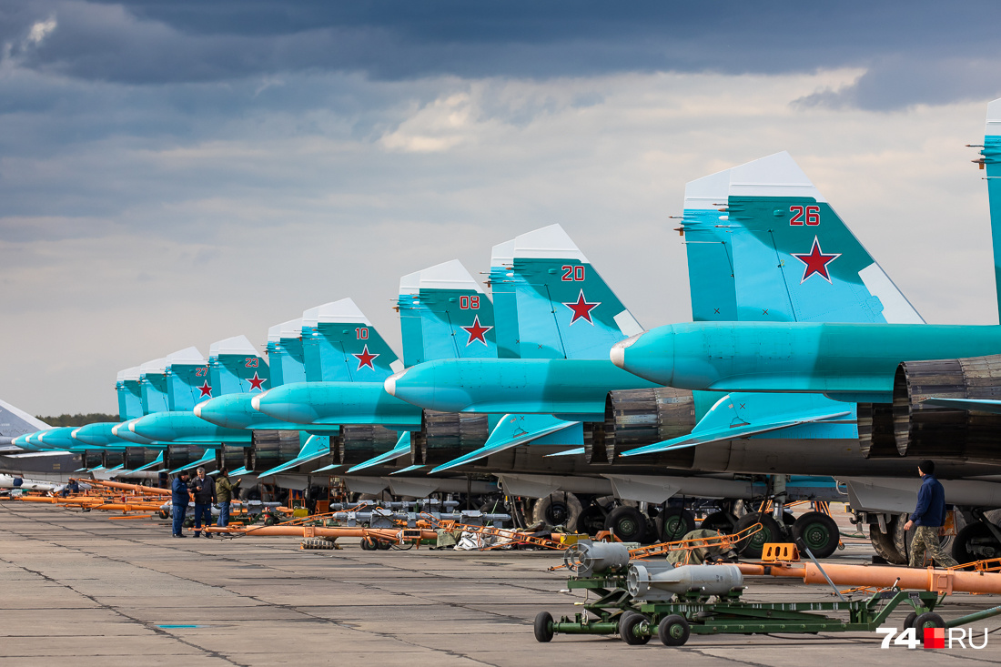 Истребители-бомбардировщики Су-34 базируются на Южном Урале