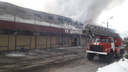 С пожаром в торговом центре Искитима справились к вечеру — огонь тушили 113 человек
