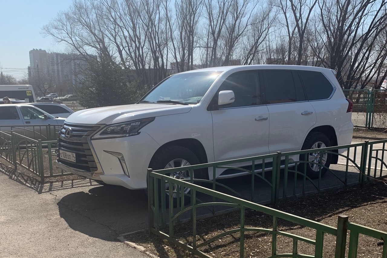 А это Lexus LX — премиальная версия Land Cruiser А это Lexus LX — премиальная версия Land Cruiser