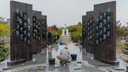 Стелы с портретами 88 пассажиров. В Перми обновили мемориал погибшим в авиакатастрофе «Боинга-737»