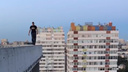 «Круто и страшно, но кайфа нет»: ростовский каскадер отжался на краю крыши двадцатиэтажного здания