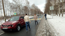 Провезла на капоте и нахамила: в Ярославле разыскивают автохамку, сбившую студенток