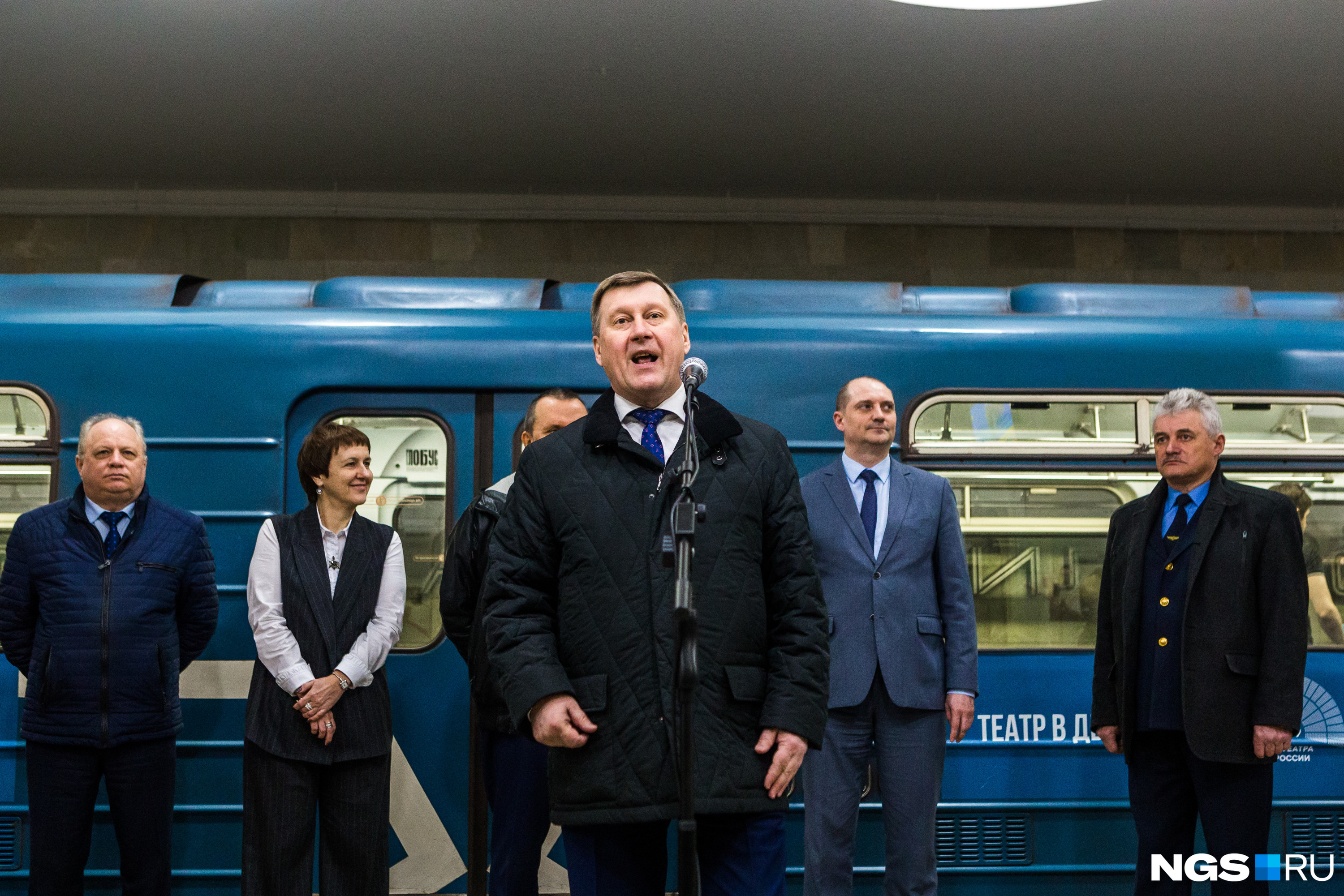 Мэр Новосибирска спустился в метро по случаю запуска нового вагона