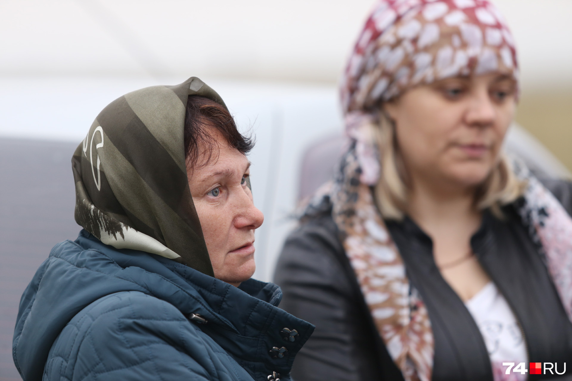 Жительница райцентра Светлана (слева) в Чудиново приехала в пять утра